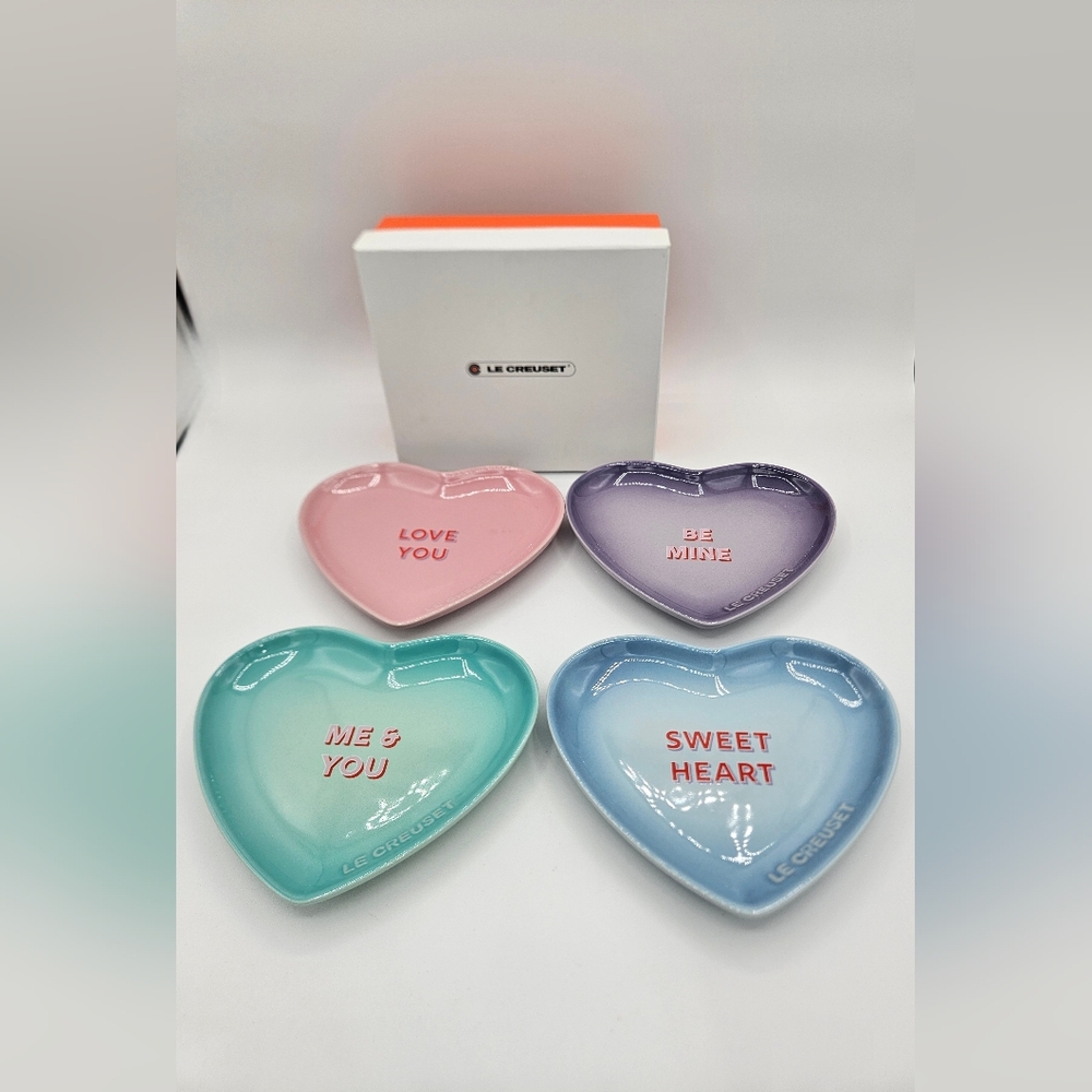 NIB Le Creuset Valentine's Day Conversation Hearts Plates Set of 4